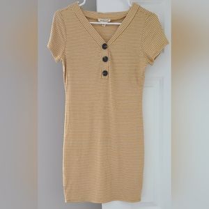 Spring/Summer Short sleeve T- shirt dress. Color yellow. Size Small